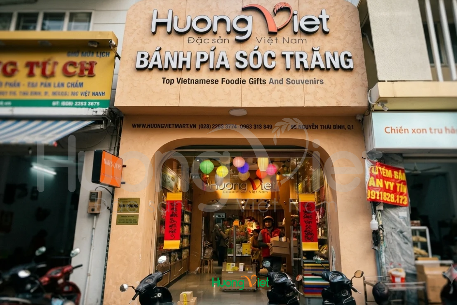 Thuộc một trong các chi nhánh có vị trí đắc địa, nằm ngay ở quận trung tâm. Khách du lịch ghé mua sắm tham quan thuận tiện.