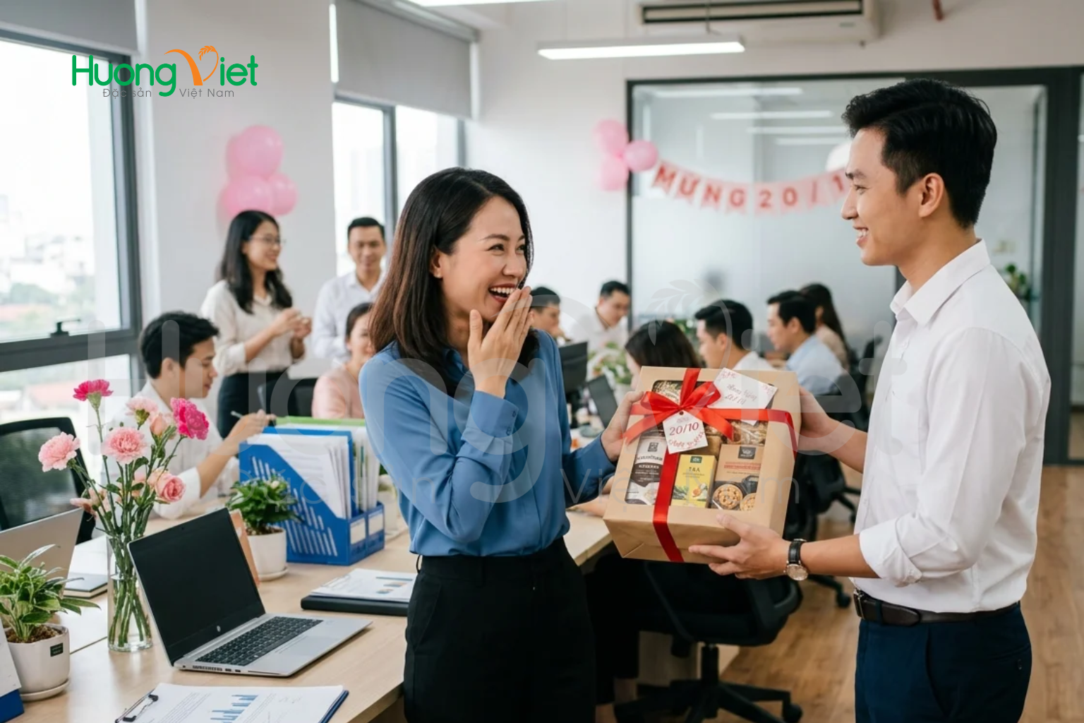 Những món quà sẽ được nhân viên Nam chuẩn bị để tặng các đồng nghiệp nữ kèm các lời chúc